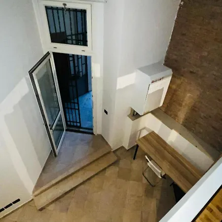 White House 6 *