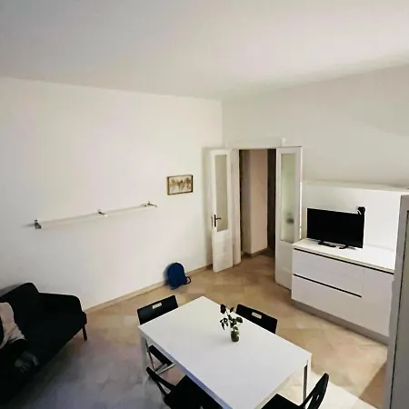 White House 6 *